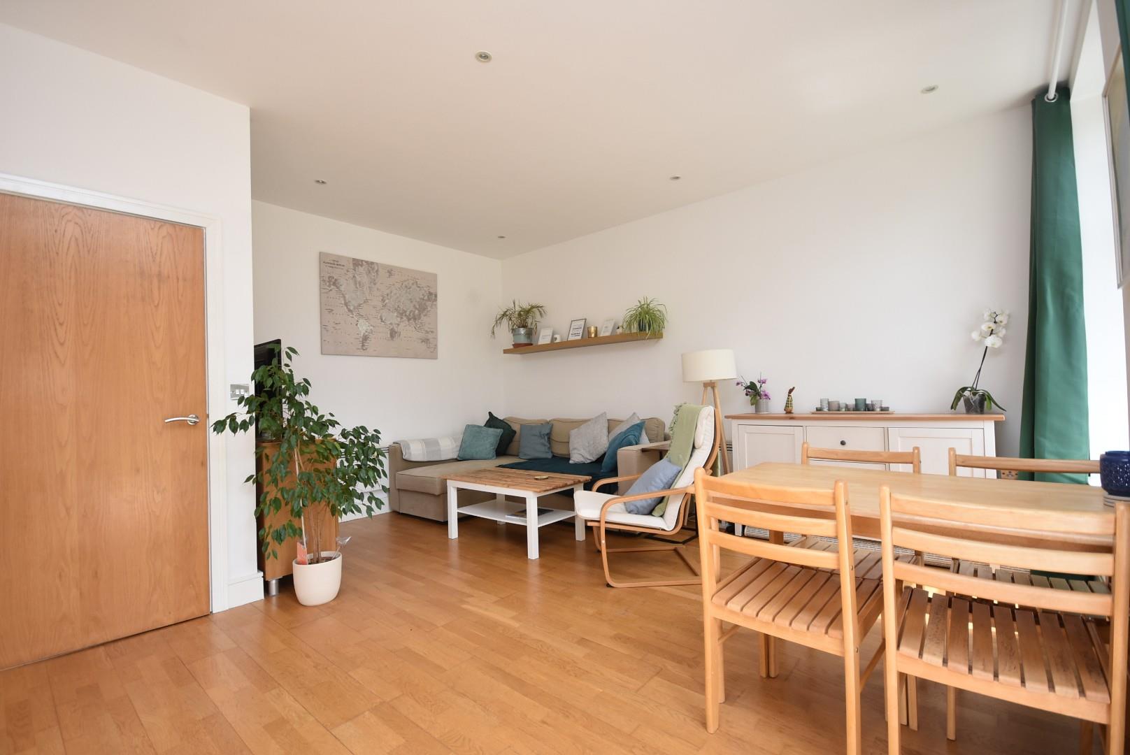 8 Woodlands, Hayes Point, Sully, CF64 5QE